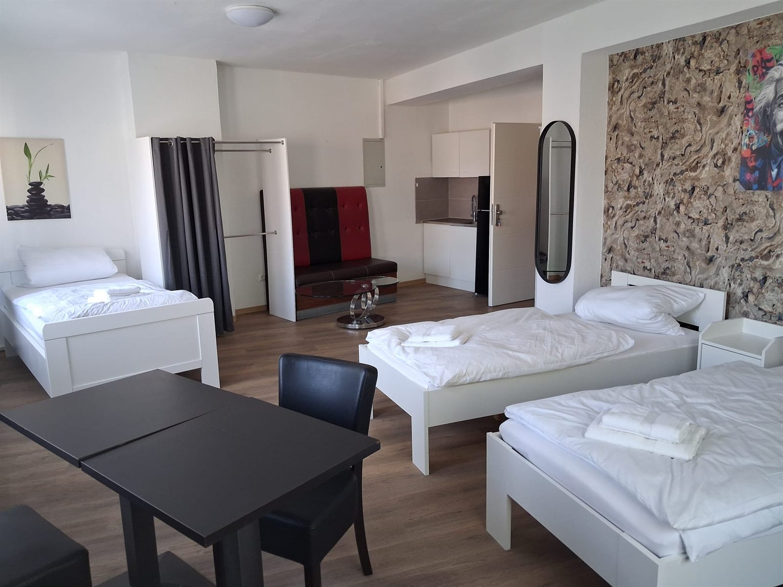 Möbliertes Zimmer im 3. Obergeschoss der Firmenunterkunft Kolpingstraße 112 in Duisburg-Hamborn